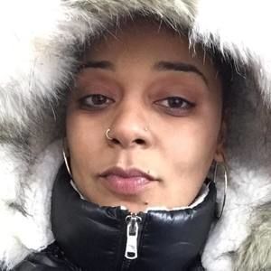 Meet your Posher, Loni